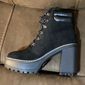 Olivia Miller Women’s Alice Chunky Heel Boot size 8